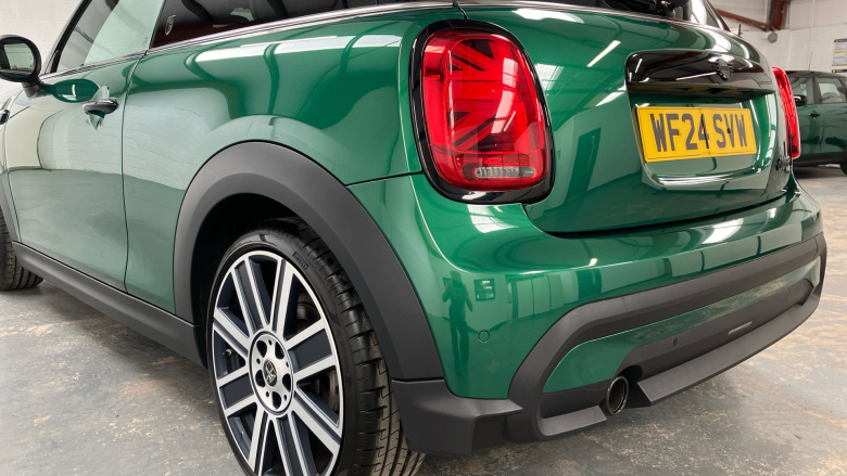 MINI Hatchback 1.5 Cooper Exclusive 3dr Auto Petrol Hatchback